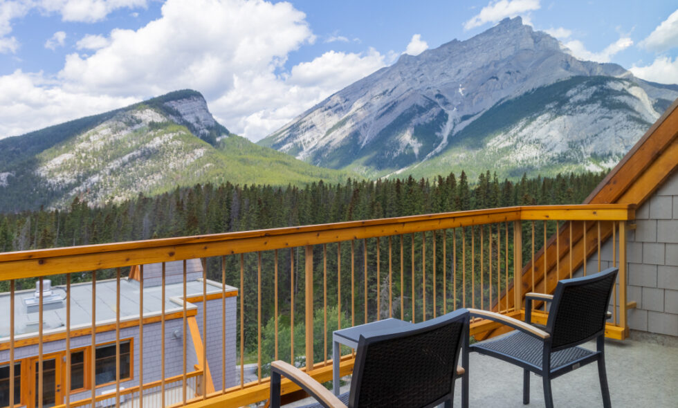 Rooms, Suites and Condos Canoe Hotel in Banff Canada