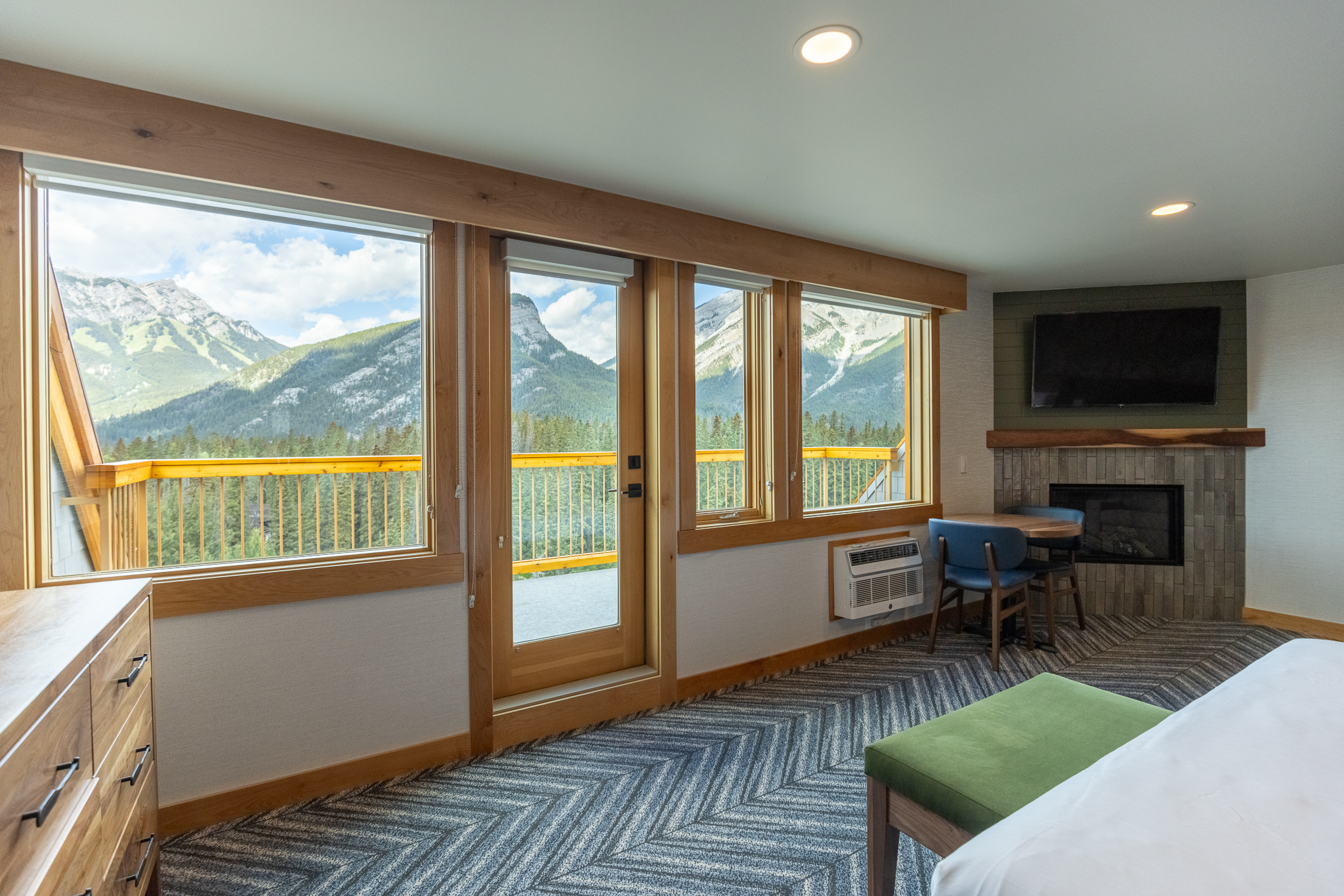 hotel canoe mountain view king suite<br />

